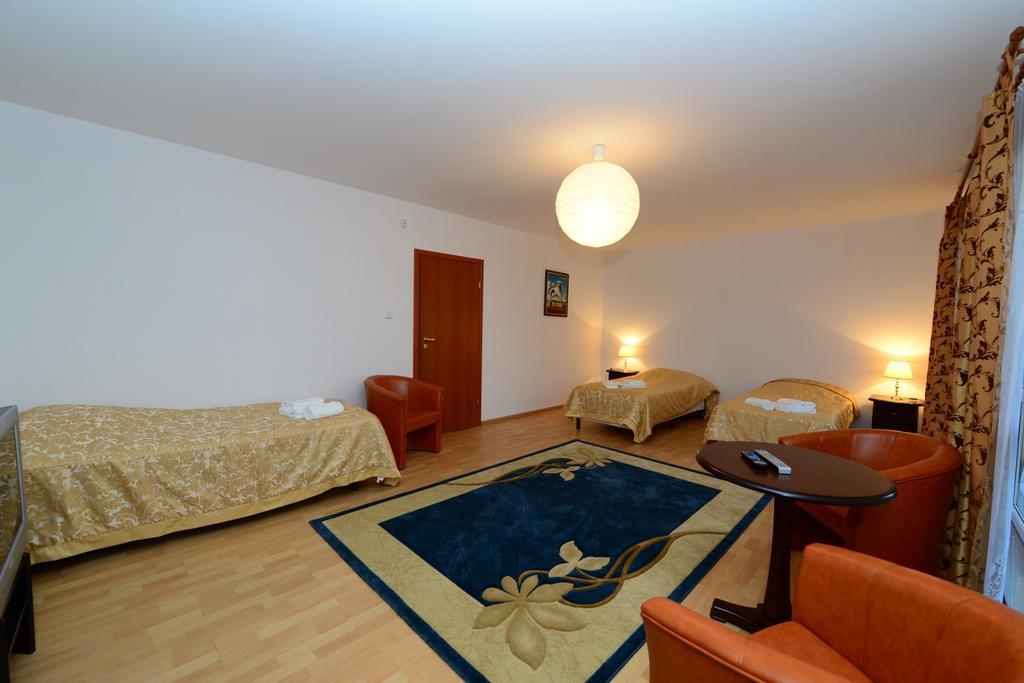B&B Airport Modlin Новий-Двір-Мазовецький Номер фото